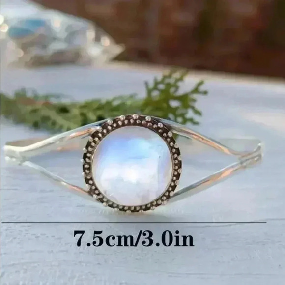 Bohemian retro style geometric round decor cuff bangle bracelet - Picture 4 of 4